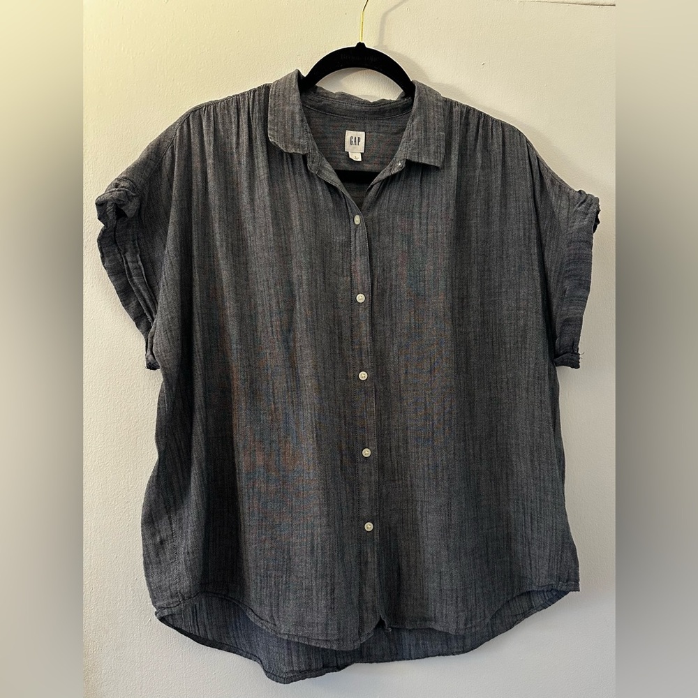 GAP Women’s Button Down Shirt